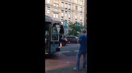 Another crazy day in NYC #unionsquare #mtaselectbus #nyc https://t.co/LElZU3A4fJ