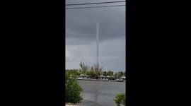 Huge waterspout spotted off Florida coast