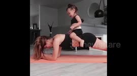 US woman uses her daughter as adorable workout weight