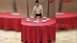 Hotel employee in China shows off incredible table setting skills