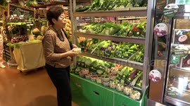 Supermarkets in Asia now use banana leaves instead of plastic packaging