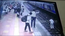Watch - Prompt action by security staff saved life of a senior citizen who attempted suicide in Mumbai