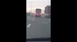 Wonky Bus Drives With Flat Tire