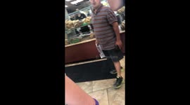 Short man has epic meltdown in NYC bagel shop