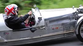 Petrol-heads roar up steep UK hill in classic cars