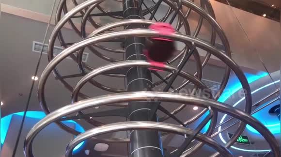 Dishes served via spiral slides at China's Spacelab restaurant - Buy ...