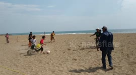 beach ball kids wear gloves 5 vs 5