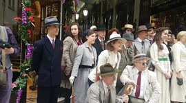 Group of flâneurs gather in London attempting to discourage people from using their smartphones