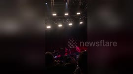 Newsflare Edit - @LewisCapaldi badly needing the toilet and taking the mic with him is the funniest thing i have ever witnessed https://t.co/13fEhNtE0g