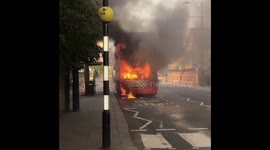 London is getting so hot even the buses are on fire. #HEATWAVE2019 #heatwave #heatwaveuk https://t.co/ZE2UjO6XVz