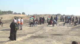 At least 39 Palestinians were injured by live bullets and many others by rubber-coated rounds today as Israeli forces attacked hundreds of protesters taking part in the weekly Great March of Return at Gaza-Israel border, according to medical sources.