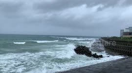 Typhoon Lekima waves crash on Okinawa