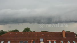 Giant downburst cloud filmed over Mannheim, Germany