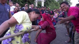 PEREMPUN DAN LAKI LAKI DI GORONTALO TARIK TAMBANG