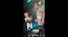 US kid sings hit single ‘Life is a Highway’ on stage with Rascal Flatts