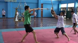 Meet the Thai teenager with incredible sword fighting skills