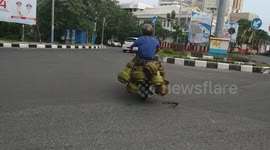 Rider on old motorbike filmed carrying twelve 3-kg gas cylinders