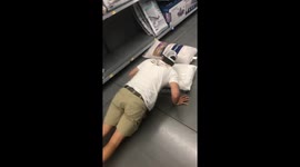 College students shows how to choose a pillow for your dorm