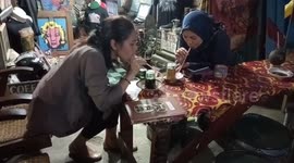 Kopi tungkuik (up side down coffee)