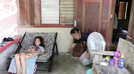 Loyal boyfriend cares for girlfriend paralysed from the neck down just days before their first date