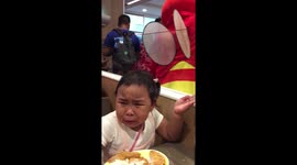 Toddler terrified of fast-food chain mascot in the Philippines