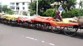 Ingenious traders build 'tractor train' to transport goods in central India