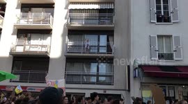 Love scene during Climate strike in Paris
