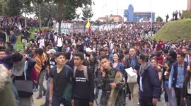 Rioting breaks out on 4th day of student protests in Colombia