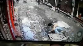 Watch - Miraculous rescue of 2.5 year old child from drowning in a deep hole near sewerage line in Jodhpur