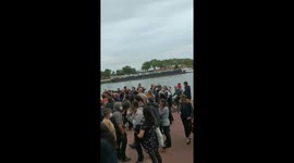 Vincent Lapierre dégagé de la manif.#Rouen #lubrizol #IncendieRouen https://t.co/xhM27F8AUU