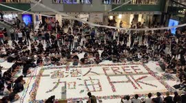 Kneeling Hong Kong protestors create huge origami mural in shopping mall