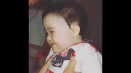 Mi mamá me hace reír y ella se tienta con mi risa!!!!