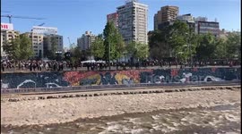 Reprimen protesta ciudadana en Santiago de Chile