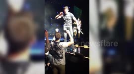 Moment Aussie actor Hugh Jackman went 'full Wolverine' for one of his biggest fans during US show