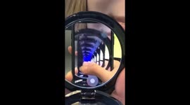 Makeup mirror infinity trick creates 'trippy phenomenon'