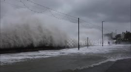 Strong winds and waves hit Devon coast
