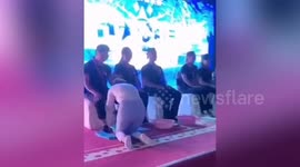 Cosmetic company CEO washes the feet of top-performing salesperson in China