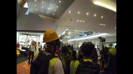 Police threaten reporters with pepper spray while clearing Festival Walk