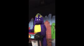 Took my kids to Chuck E Cheese yesterday. A lot of tension in the band. https://t.co/lRn2An2bUE