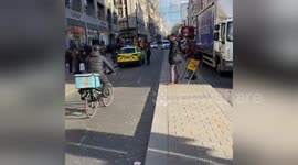 Newsflare Edit - Chaos at Oxford Circus https://t.co/x2uwev1fZq