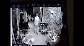 diner licks plate clean