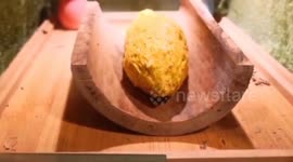 Tourists queue up to sniff panda faeces at China's Wuhan Zoo