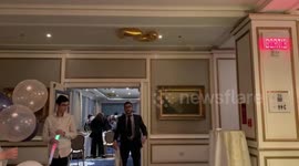 Life hack: how to get a balloon down from the ceiling