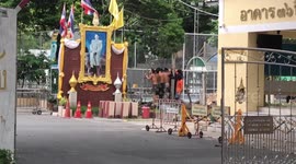 'Low Tech' Builders Jump On Plank To Sink Post Into Ground