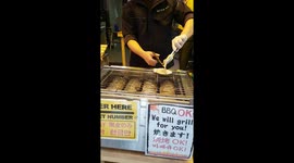 Street food: amazing scallop cooking at Tokyo Tsukiji fish market