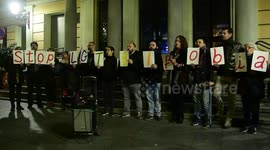Concentration in the town hall of Vallecas against the aggression that suffered two men who were insulted and physically assaulted