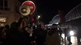 Arrestation d’un journaliste français qui se trouvait dans le même théâtre qu’Emmanuel Macron.