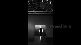 How to juggle three balls with the feet