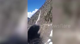 Road shut down due to avalanche in northern India