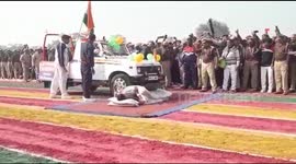 Indian traffic cop allows himself to be run over for Republic Day show stunt